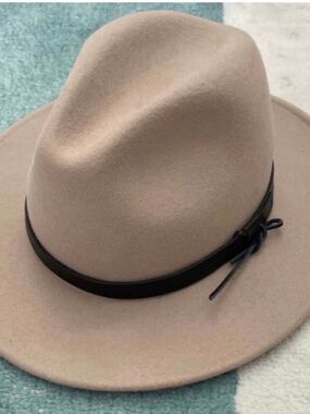 Wide Brim Felt Fedora Hat in Taupe with Black Band